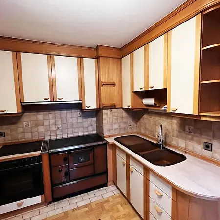 Ferienhaus Wolfsberg In Stadtnaehe Und Kostenlose Parkplaetze Apartman *